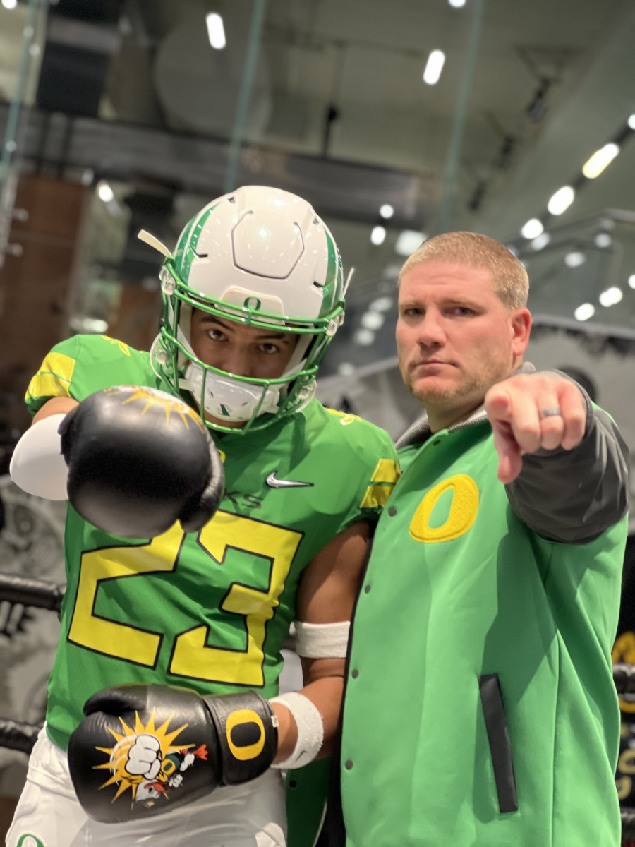 Marco Jones poses with defensive coordinator Tosh Lupoi.
